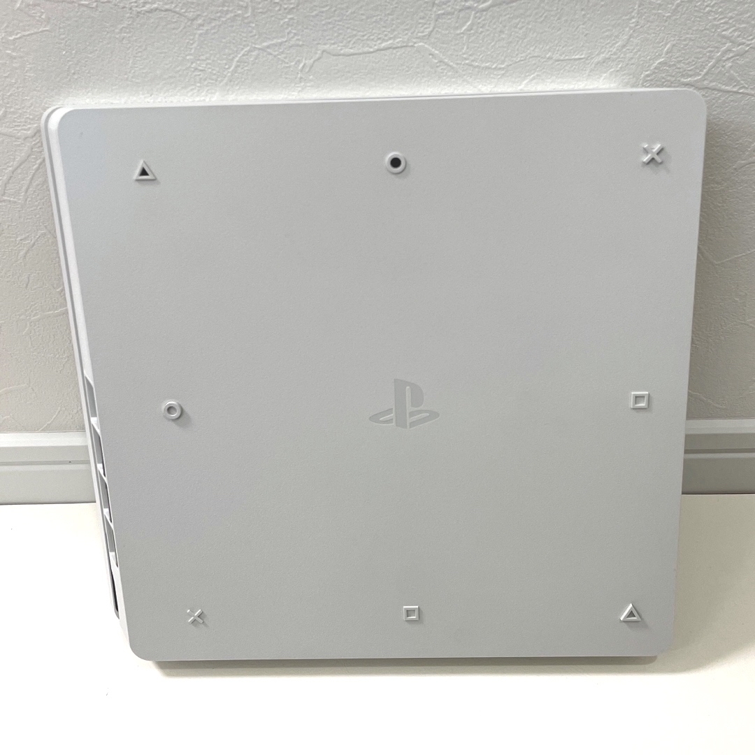 PlayStation4(プレイステーション4)のPS4 ホワイト 500GB CUH-2000AB02 プレイステーション4 エンタメ/ホビーのゲームソフト/ゲーム機本体(家庭用ゲーム機本体)の商品写真