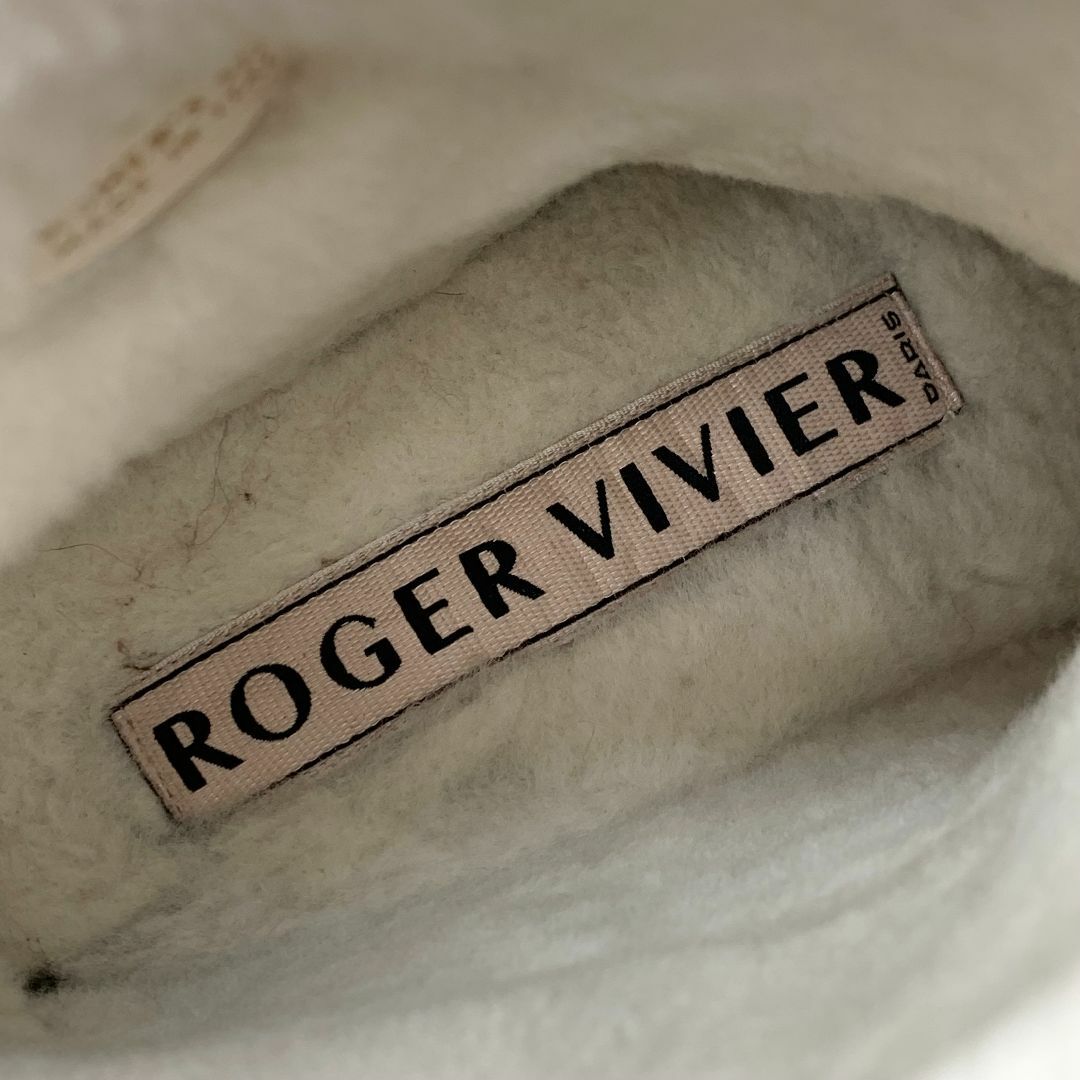 ROGER VIVIER(ロジェヴィヴィエ)の8383 ロジェヴィヴィエ ファブリック ビジュー 千鳥格子 ショートブーツ レディースの靴/シューズ(ブーツ)の商品写真