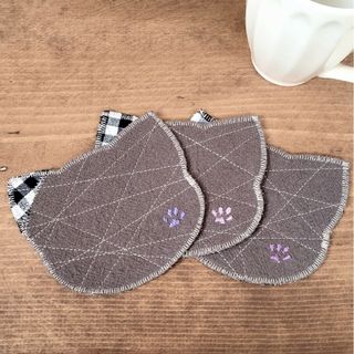 C16. 猫足刺繍コースター　3枚セット(キッチン小物)