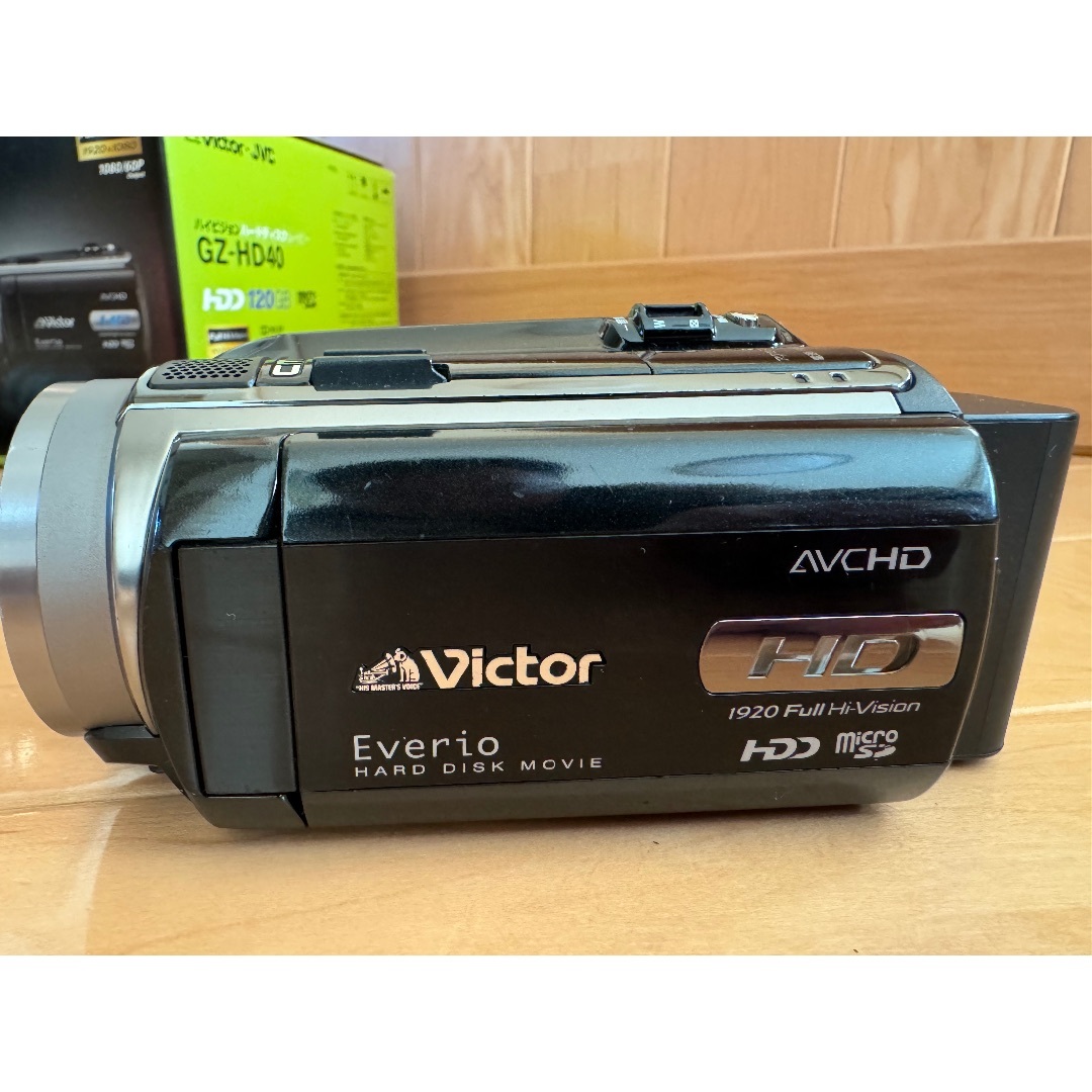 Victor(ビクター)のビクターJVC GZ-HD40 120GB フルハイビジョンビデオカメラ スマホ/家電/カメラのカメラ(ビデオカメラ)の商品写真