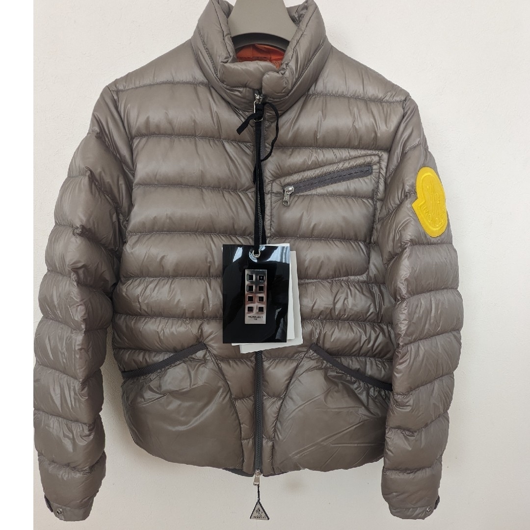 MONCLER(モンクレール)の新品未使用品　モンクレール　ジーニアス　ダウンジャケット メンズのジャケット/アウター(ダウンジャケット)の商品写真