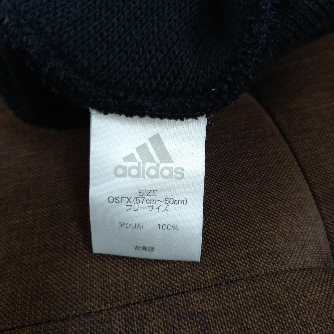 adidas(アディダス)のつば付きニット帽①　男女兼用　アディダス　黒　Adidas　フリーサイズ　耳当て メンズの帽子(ニット帽/ビーニー)の商品写真