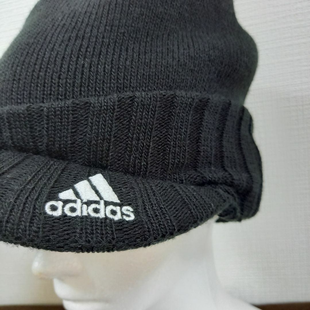 adidas(アディダス)のつば付きニット帽②　男女兼用　アディダス　黒　Adidas　フリーサイズ　耳当て メンズの帽子(ニット帽/ビーニー)の商品写真