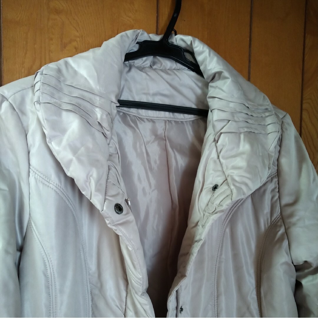 中綿 コート　アイボリー　ViVi Age　フード付き(取り外し可)　M～L レディースのジャケット/アウター(ダウンコート)の商品写真