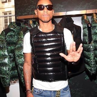 モンクレール(MONCLER)のpharrell モンクレール　ファレル　moncler ルイヴィトン　nigo(ダウンベスト)