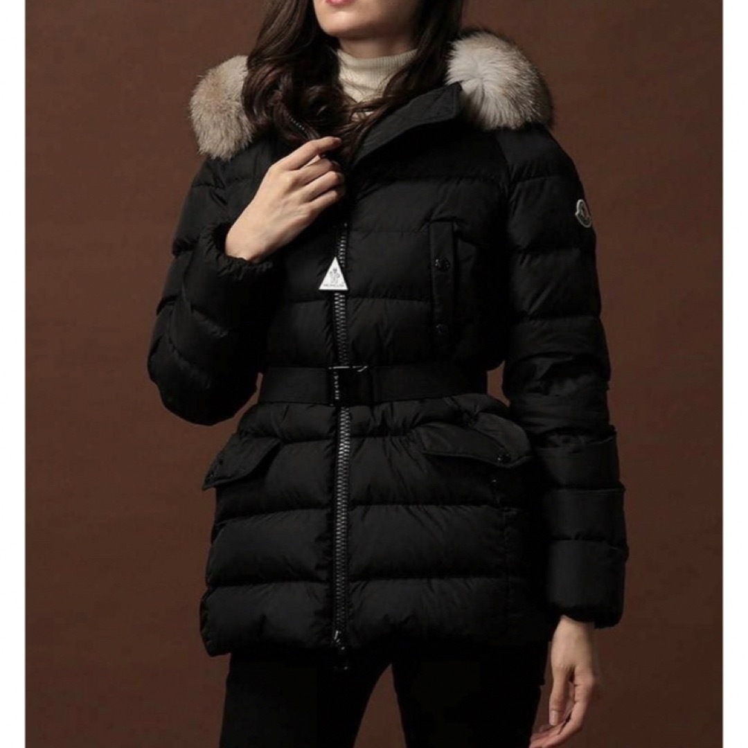 MONCLER(モンクレール)のMONCLER CLION モンクレール　クリオン　サイズ2  美品 レディースのジャケット/アウター(ダウンジャケット)の商品写真