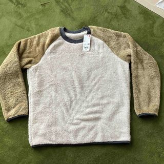 ユニクロ(UNIQLO)の未使用タグ付　UNIQLO ファリーフリースセット上のみ　長袖　M パジャマ(Tシャツ/カットソー(七分/長袖))