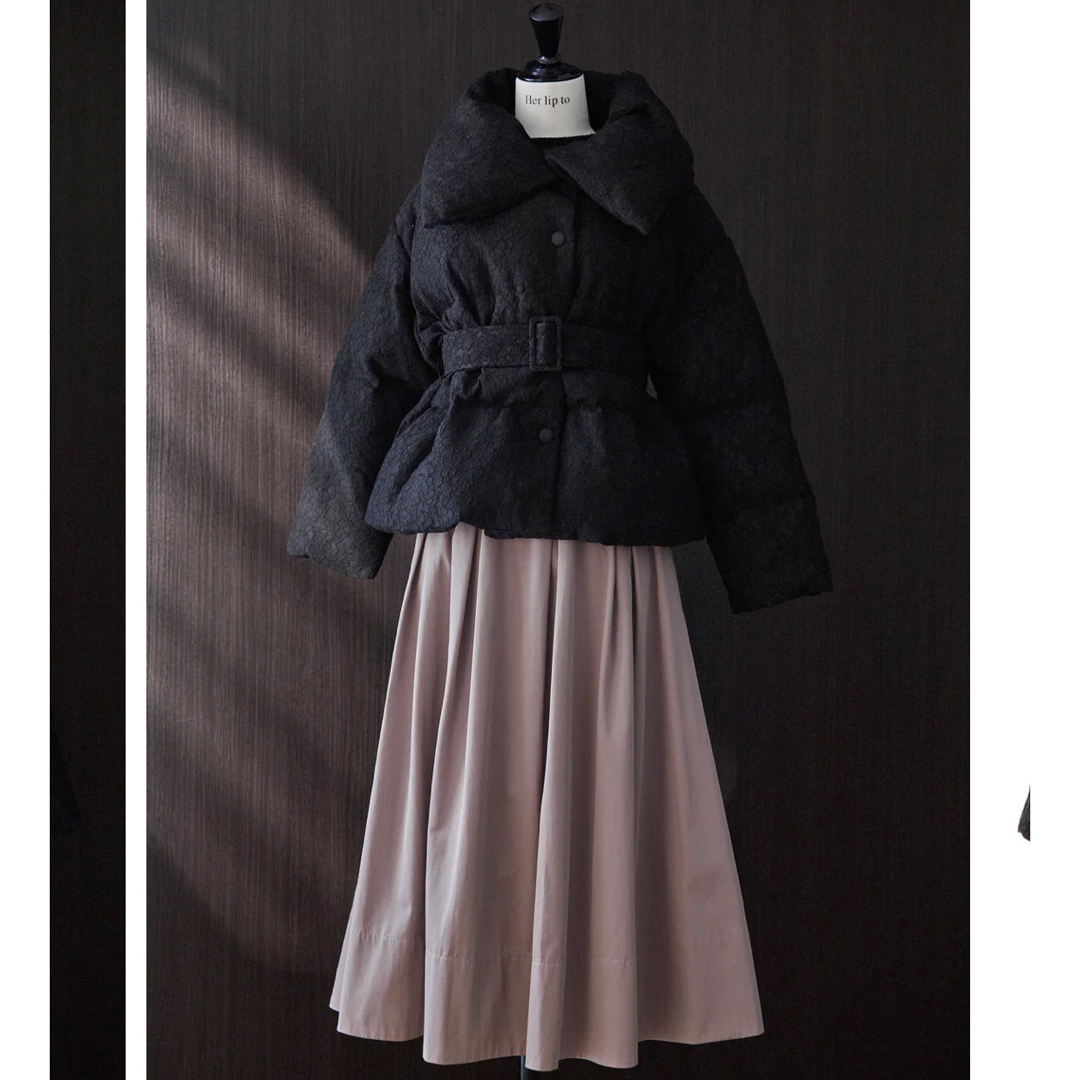 Her lip to(ハーリップトゥ)のherlipto Lace Shell Belted Down Jacket レディースのジャケット/アウター(ダウンコート)の商品写真