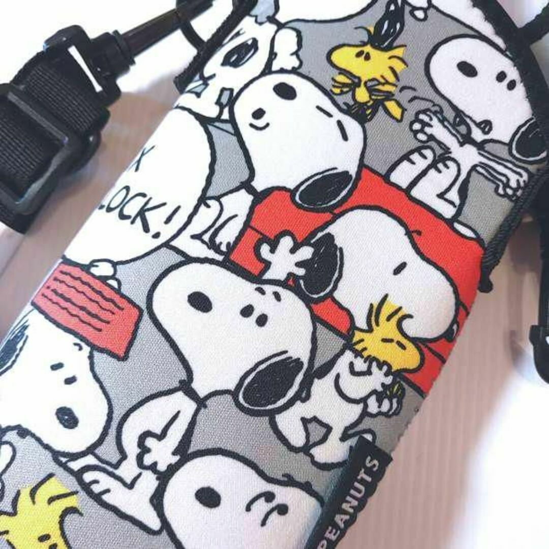 SNOOPY(スヌーピー)のスヌーピー ボトルカバー 3WAY ペットボトル グレー カラビナ ショルダー エンタメ/ホビーのおもちゃ/ぬいぐるみ(キャラクターグッズ)の商品写真