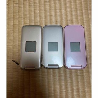 エヌティティドコモ(NTTdocomo)のdocomo らくらくホン　F-01G 3台セット(携帯電話本体)