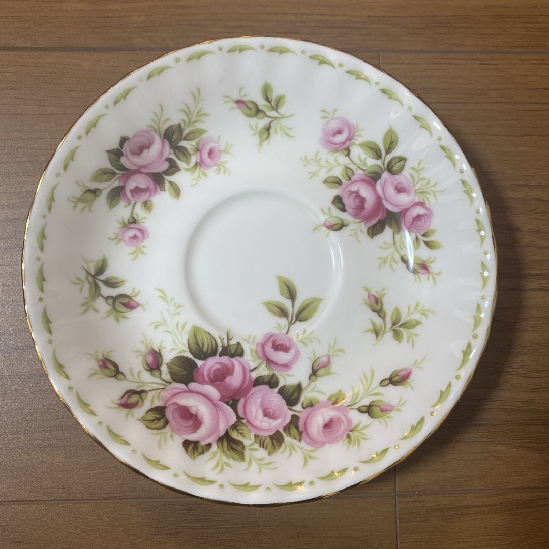 ROYAL ALBERT(ロイヤルアルバート)のROYAL ALBERT Flower of the monthカップ&ソーサー インテリア/住まい/日用品のキッチン/食器(グラス/カップ)の商品写真