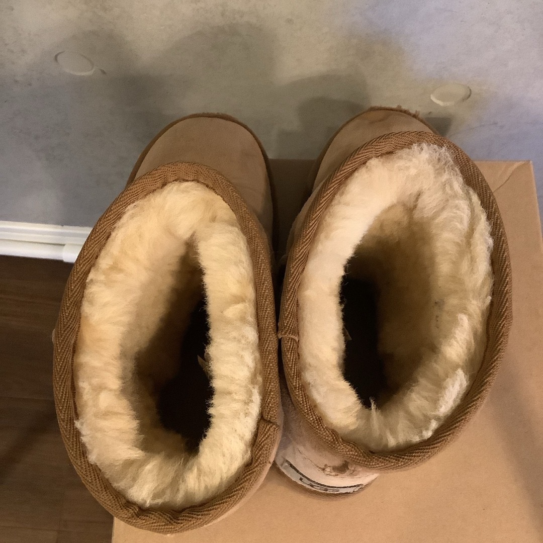 UGG AUSTRALIA(アグオーストラリア)の⭐️UGG ムートンブーツ　21センチ　USA 2 チェスナット　⭐️ キッズ/ベビー/マタニティのキッズ靴/シューズ(15cm~)(ブーツ)の商品写真