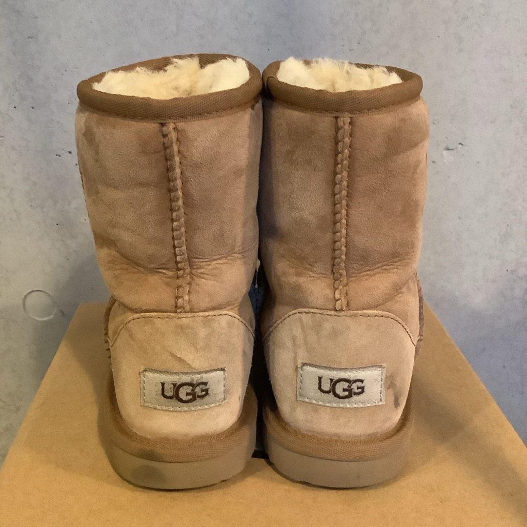 UGG AUSTRALIA(アグオーストラリア)の⭐️UGG ムートンブーツ　21センチ　USA 2 チェスナット　⭐️ キッズ/ベビー/マタニティのキッズ靴/シューズ(15cm~)(ブーツ)の商品写真