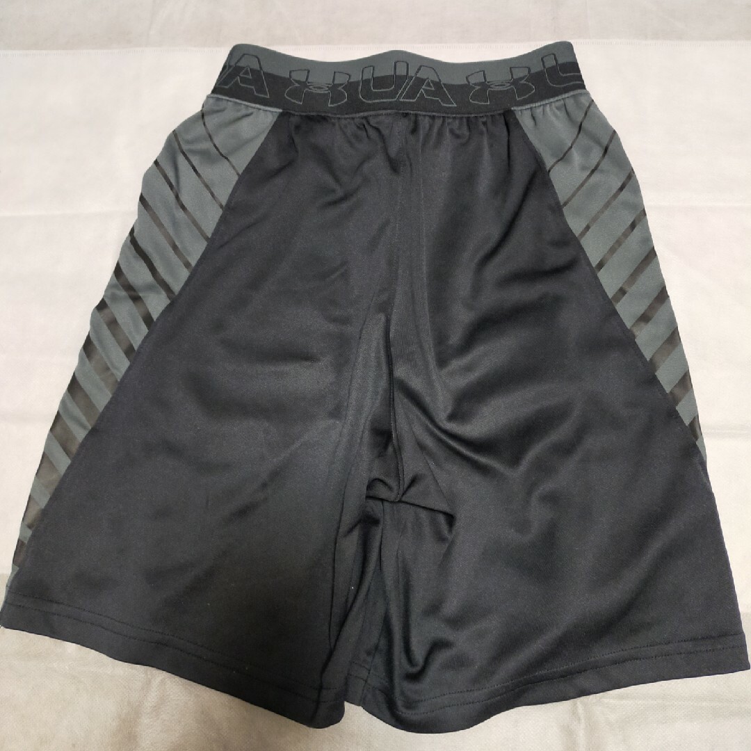 UNDER ARMOUR(アンダーアーマー)のUNDER ARMOR ハーフパンツ キッズ/ベビー/マタニティのキッズ服男の子用(90cm~)(パンツ/スパッツ)の商品写真