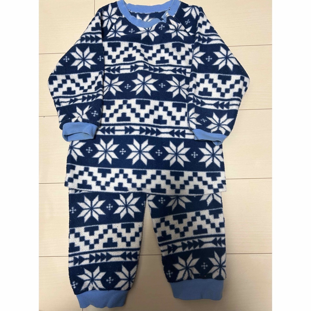 フリース　パジャマ　95 キッズ/ベビー/マタニティのキッズ服男の子用(90cm~)(パジャマ)の商品写真