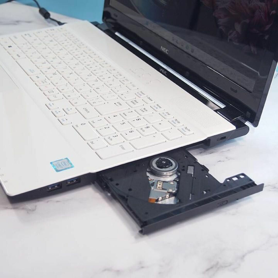 LAVIE 高性能i7 新品SSD1TB 16GB 白ノートPC - タブレット LAVIE 高性能i7 新品SSD1TB 16GB 白ノートPC - タブレット