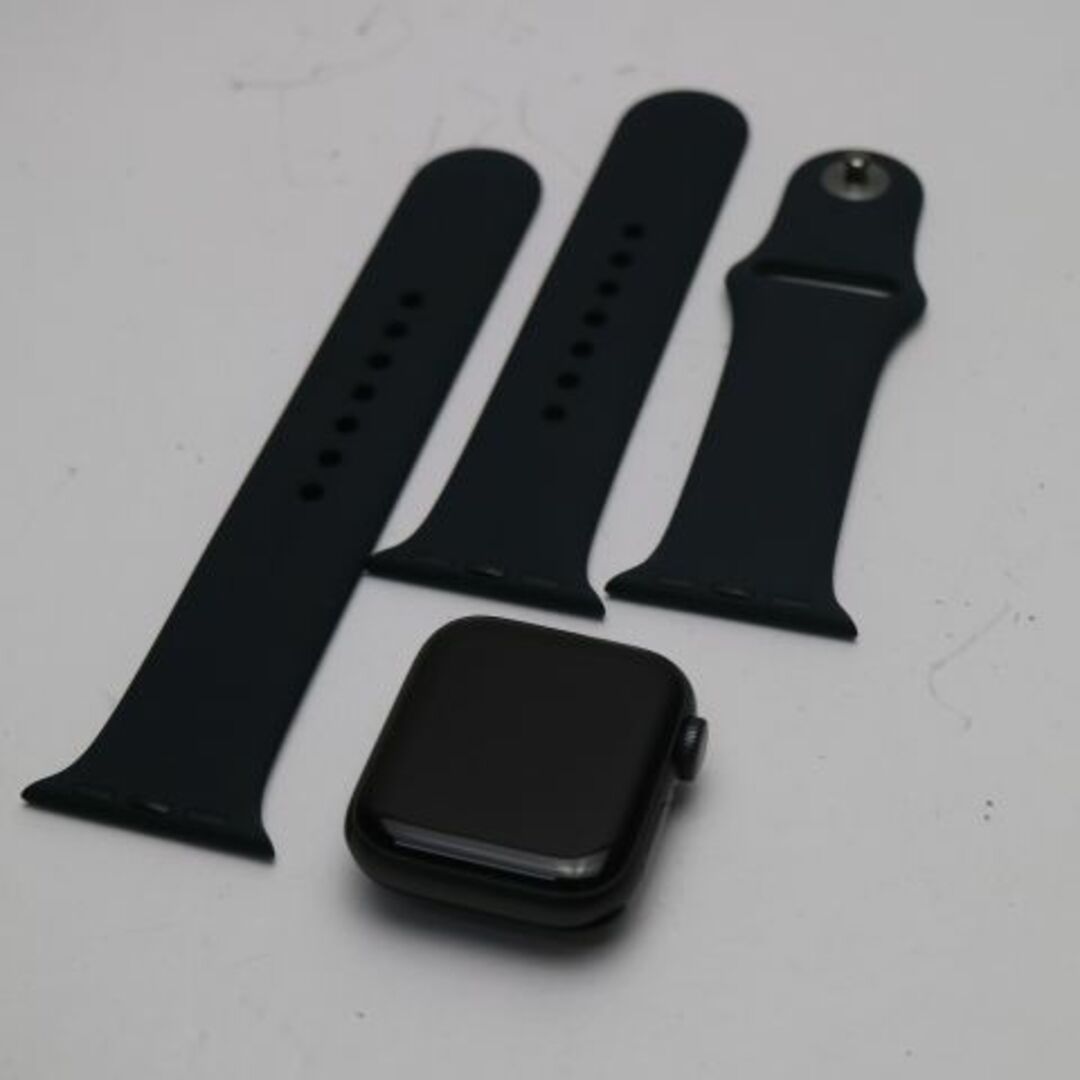 Apple(アップル)の新品同様 Apple Watch SE 40mm Cellularスペースグレイ スマホ/家電/カメラのスマホ/家電/カメラ その他(その他)の商品写真