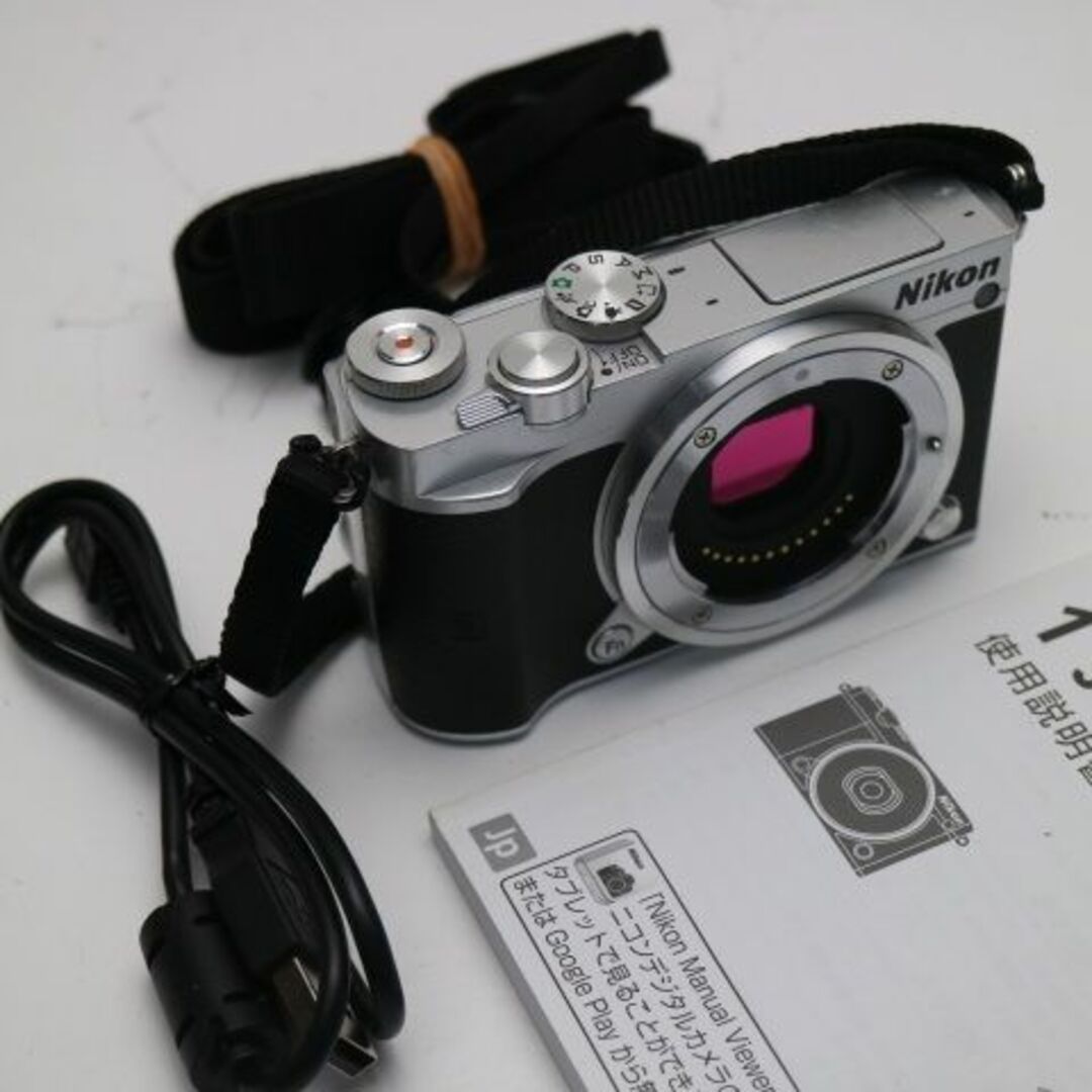 超美品 Nikon 1 J5 ボディ シルバー製造番号は23006596