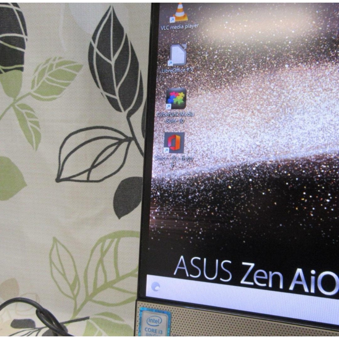 ASUS(エイスース)のWin11搭載！高年式/8世代Corei3/SSD/カメラ/フレームレス/無線 スマホ/家電/カメラのPC/タブレット(デスクトップ型PC)の商品写真