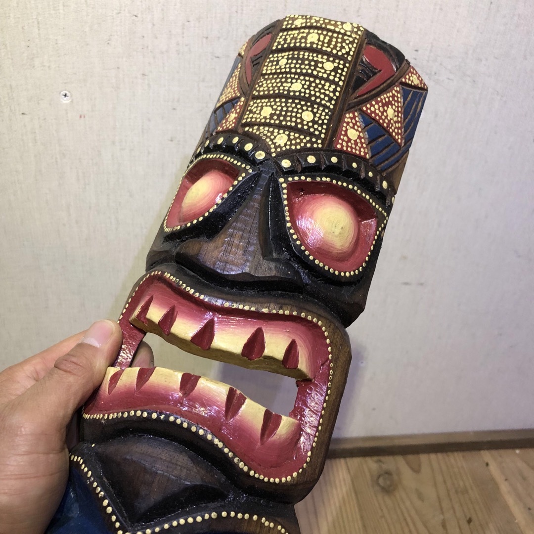 カラフルなティキ面30i ティキマスク 木彫りのお面壁掛け カラフルなティキ面30i ティキマスク 木彫りのお面壁掛け