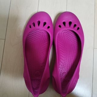 クロックス(crocs)のcrocs サンダル（女性）(サンダル)