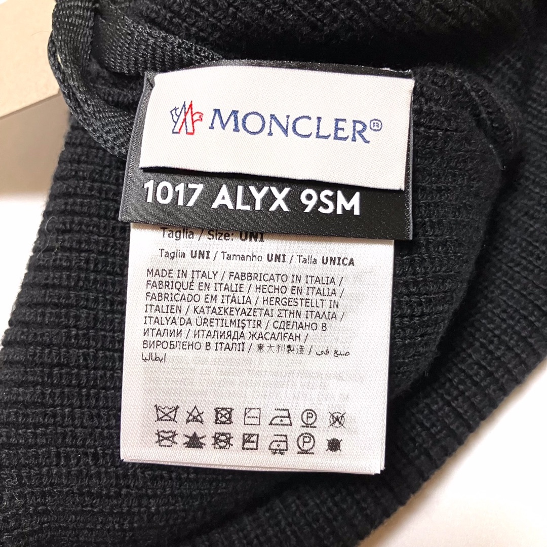 MONCLER(モンクレール)の新品 MONCLER 22aw ニットキャップ ブラック 黒 5532 メンズの帽子(ニット帽/ビーニー)の商品写真