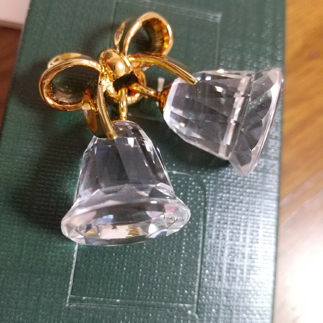 SWAROVSKI(スワロフスキー)のSwarovski Crystal Memories Bells Gold インテリア/住まい/日用品のインテリア小物(置物)の商品写真