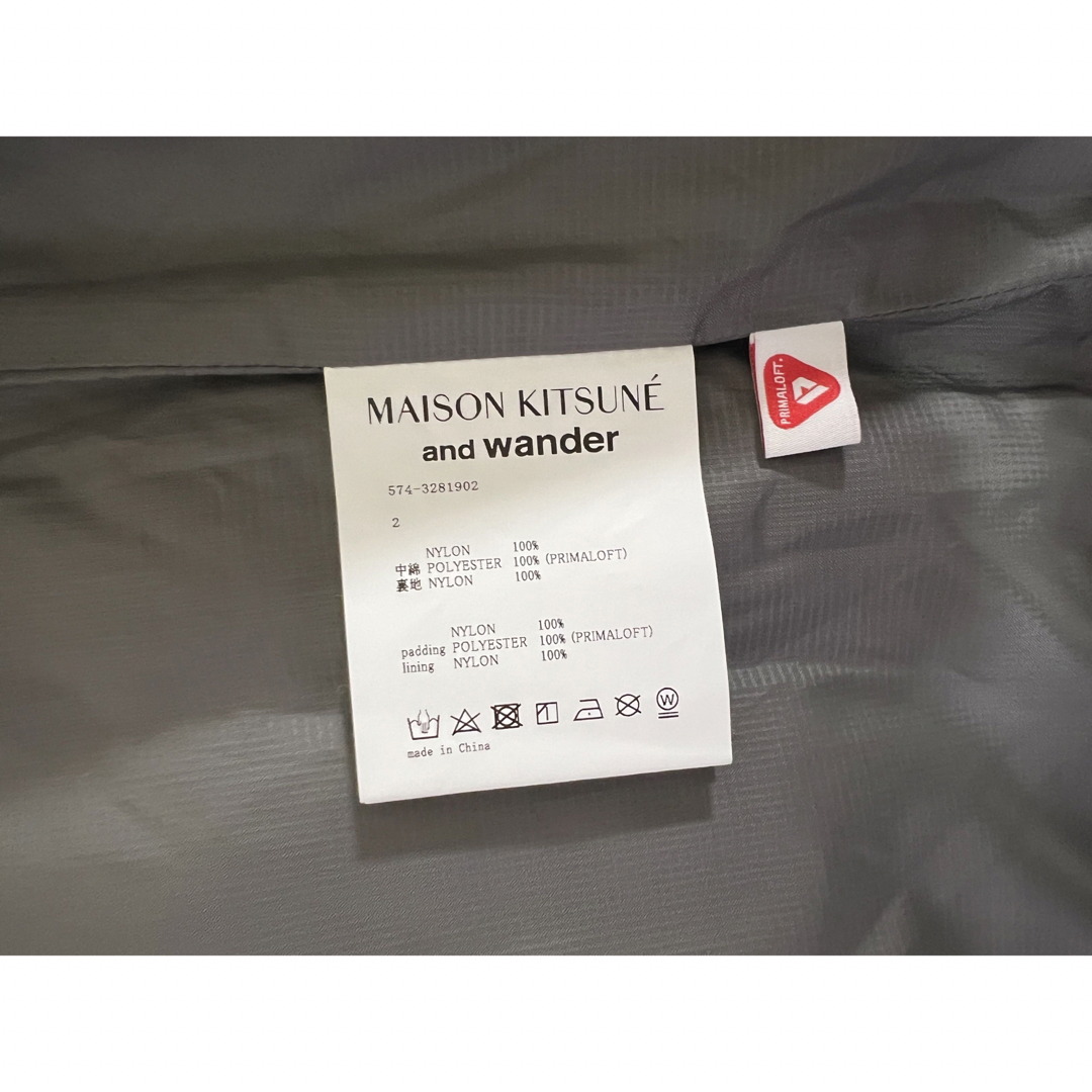 MAISON KITSUNE'(メゾンキツネ)のメゾン キツネ X AND WANDER ベスト メンズのジャケット/アウター(ダウンベスト)の商品写真