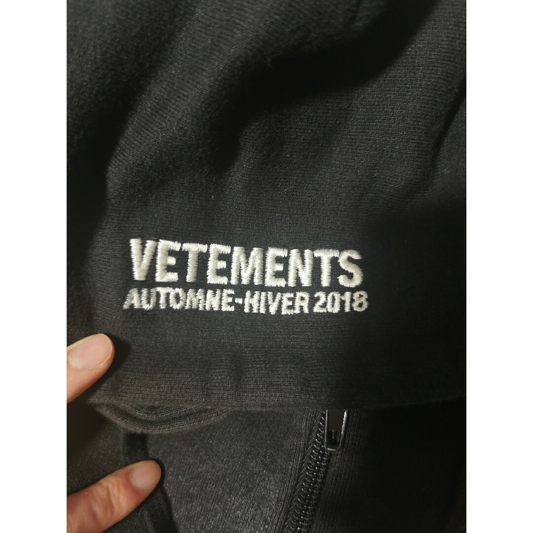 VETEMENTS(ヴェトモン)のVETEMENTS  18aw  再構築  kiss タイタニック パーカー メンズのトップス(パーカー)の商品写真