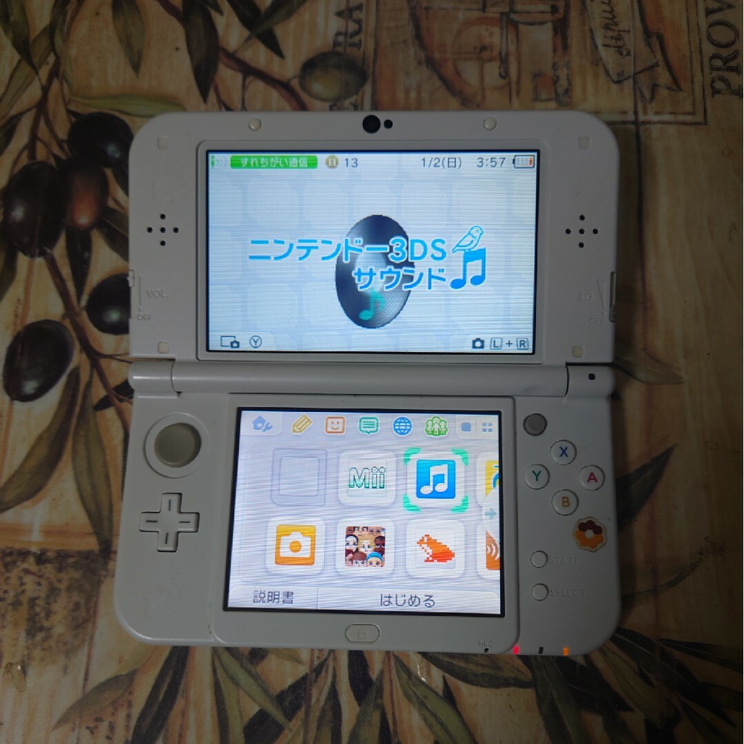 ニンテンドー3DS(ニンテンドー3DS)のNewニンテンドー3DS LL パールホワイト エンタメ/ホビーのゲームソフト/ゲーム機本体(携帯用ゲーム機本体)の商品写真