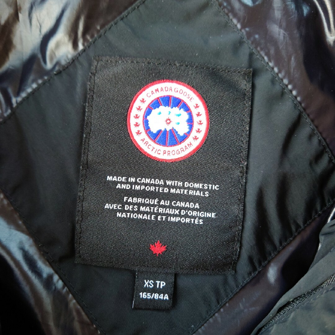 CANADA GOOSE(カナダグース)のCANADA GOOSE Aurora parka ダウン BLACK XS レディースのジャケット/アウター(ダウンジャケット)の商品写真