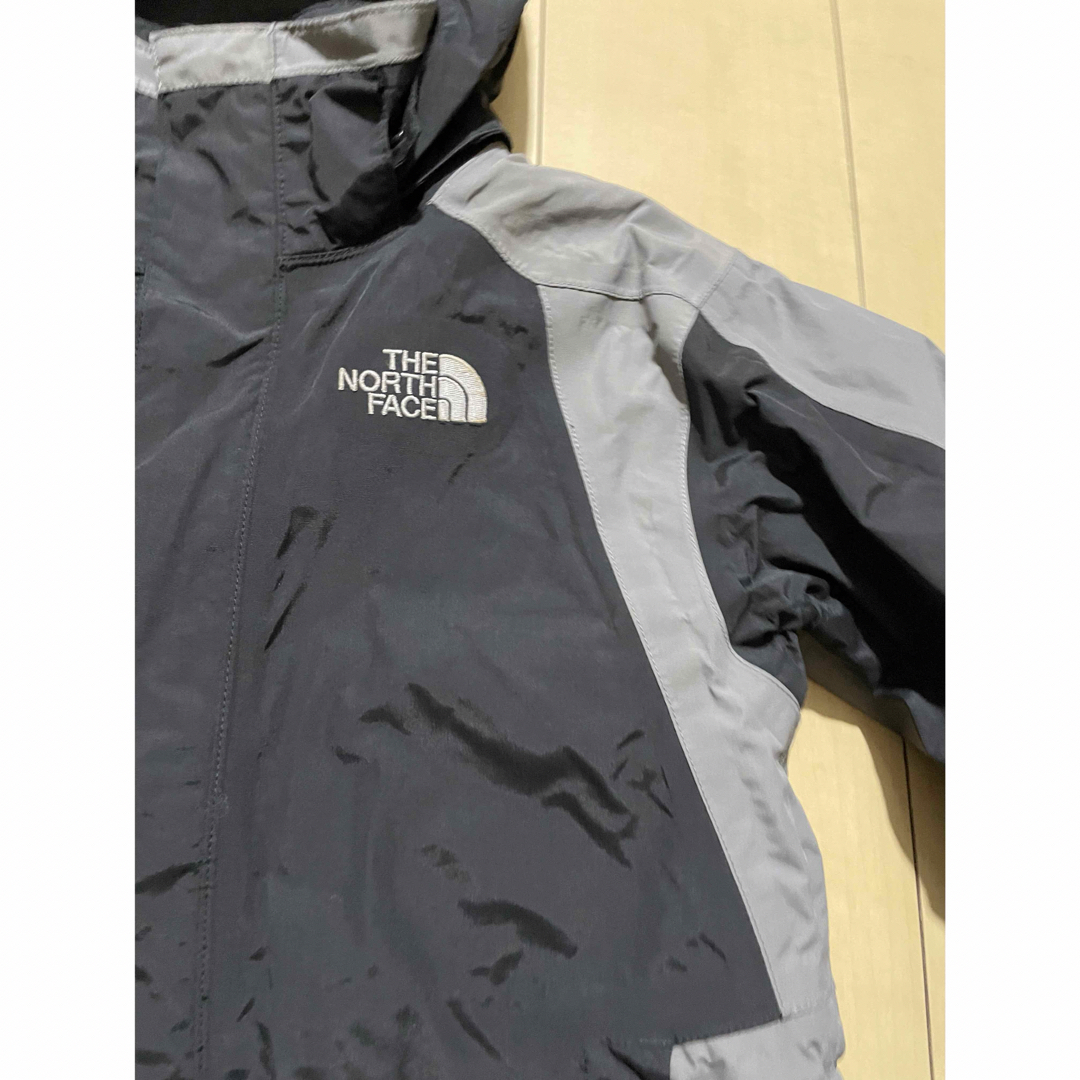 THE NORTH FACE(ザノースフェイス)の本物THE NORTH FACEの黒グレーのジャケットコート　ボーイズMで大人S メンズのジャケット/アウター(マウンテンパーカー)の商品写真