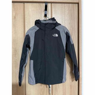 ザノースフェイス(THE NORTH FACE)の本物THE NORTH FACEの黒グレーのジャケットコート　ボーイズMで大人S(マウンテンパーカー)