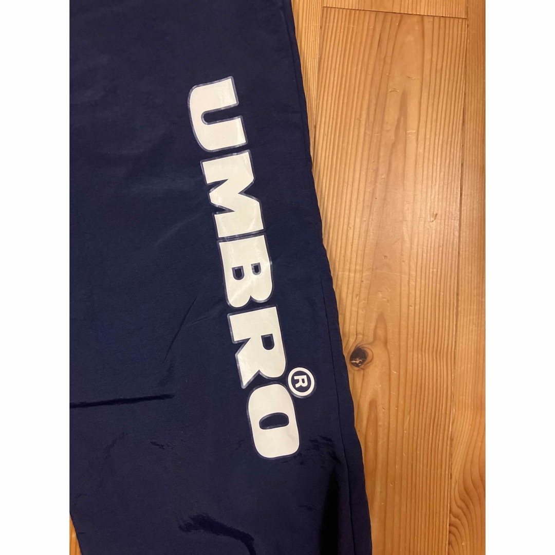 UMBRO(アンブロ)のアンブロ　ウインドブレーカーパンツ スポーツ/アウトドアのサッカー/フットサル(ウェア)の商品写真