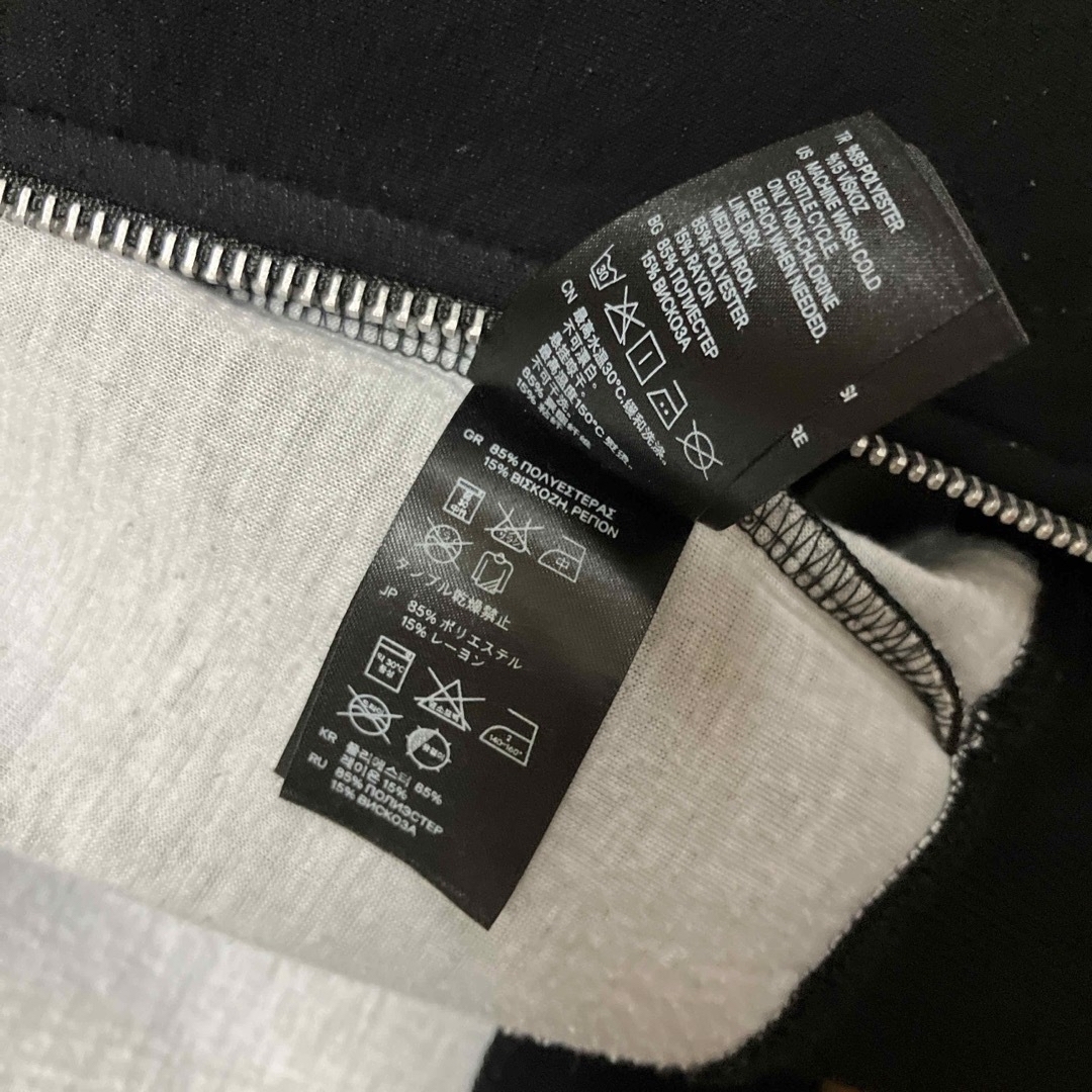 H&M(エイチアンドエム)のH&M黒ジャンバー、宇宙柄Lサイズ メンズのジャケット/アウター(ブルゾン)の商品写真