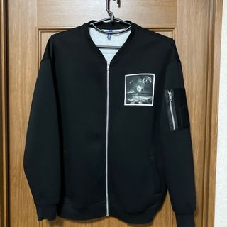 エイチアンドエム(H&M)のH&M黒ジャンバー、宇宙柄Lサイズ(ブルゾン)