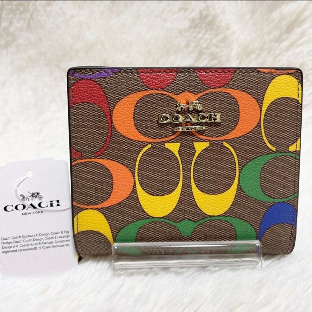 レディース新品　COACH　二つ折り財布　シグネチャー　ベージュ　カードケース　小銭入れ有