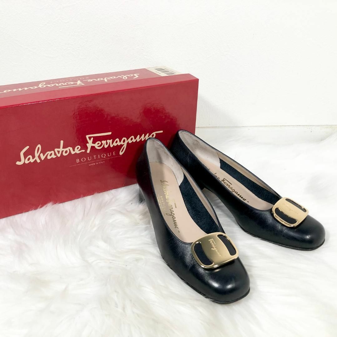 Salvatore Ferragamo ヴァラ レザー ダークネイビー パンプス