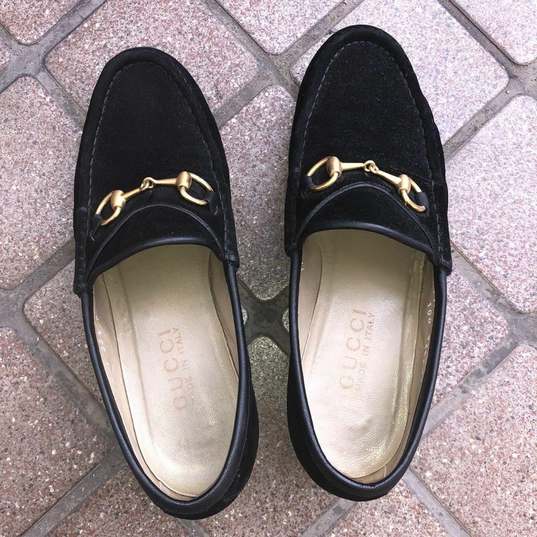 Gucci(グッチ)の【美品】グッチ　ビットローファー　スエード　黒　35 1/2 22.5cm相当 レディースの靴/シューズ(ローファー/革靴)の商品写真