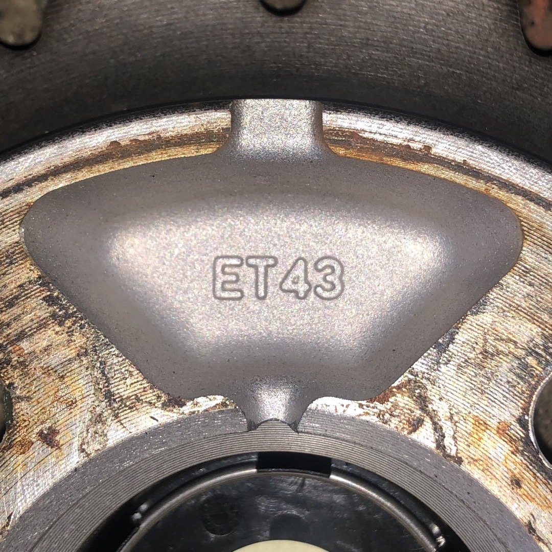 Goodyear(グッドイヤー)のアイスナビ6  185/65/15 5.5J  ＋43  スタッドレス　難アリ 自動車/バイクの自動車(タイヤ・ホイールセット)の商品写真