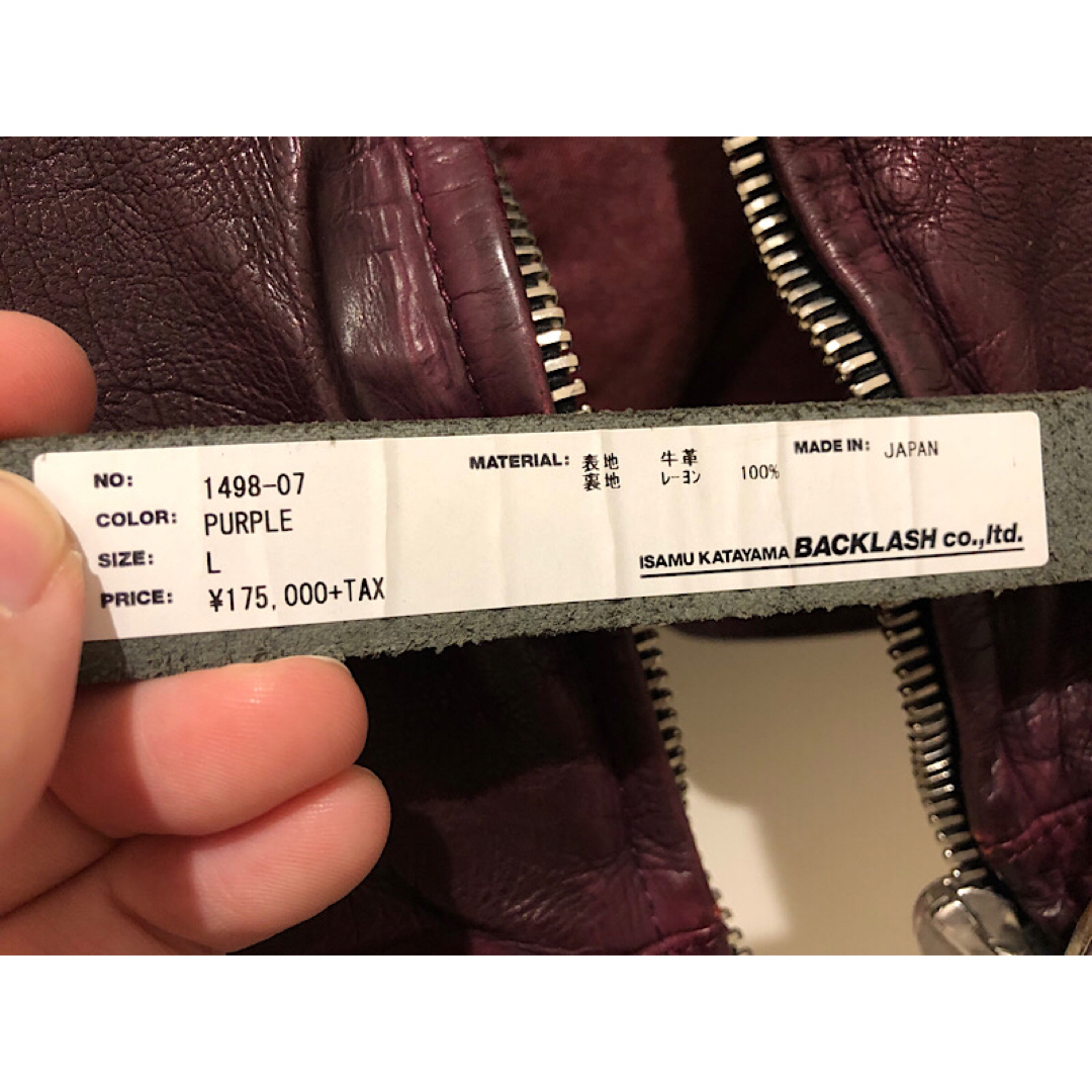 ISAMUKATAYAMA BACKLASH(イサムカタヤマバックラッシュ)の極美品バックラッシュ定価19万JPNカーフ製品染めノーカラーシングルライダース紫 メンズのジャケット/アウター(ライダースジャケット)の商品写真