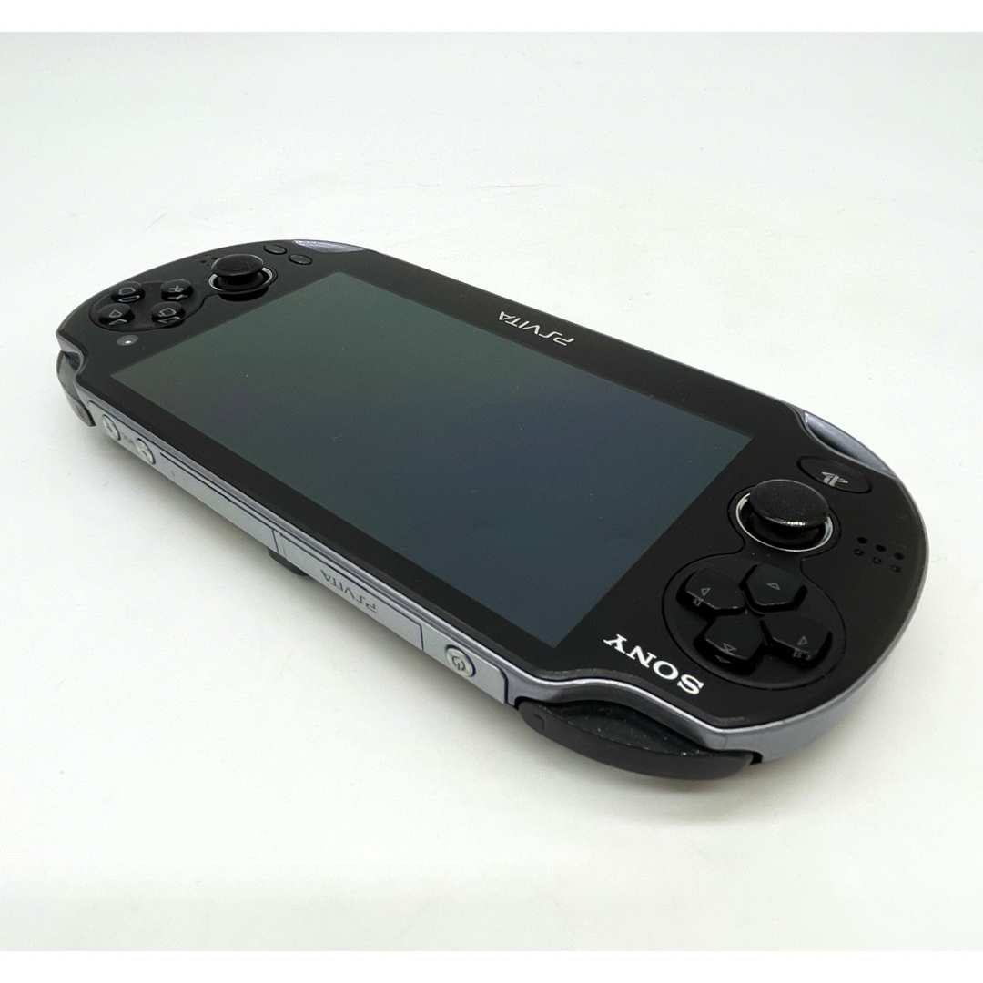 PlayStation Vita(プレイステーションヴィータ)のPS Vita  クリスタルブラック 限定版 (PCH-1100AB01) エンタメ/ホビーのゲームソフト/ゲーム機本体(家庭用ゲーム機本体)の商品写真