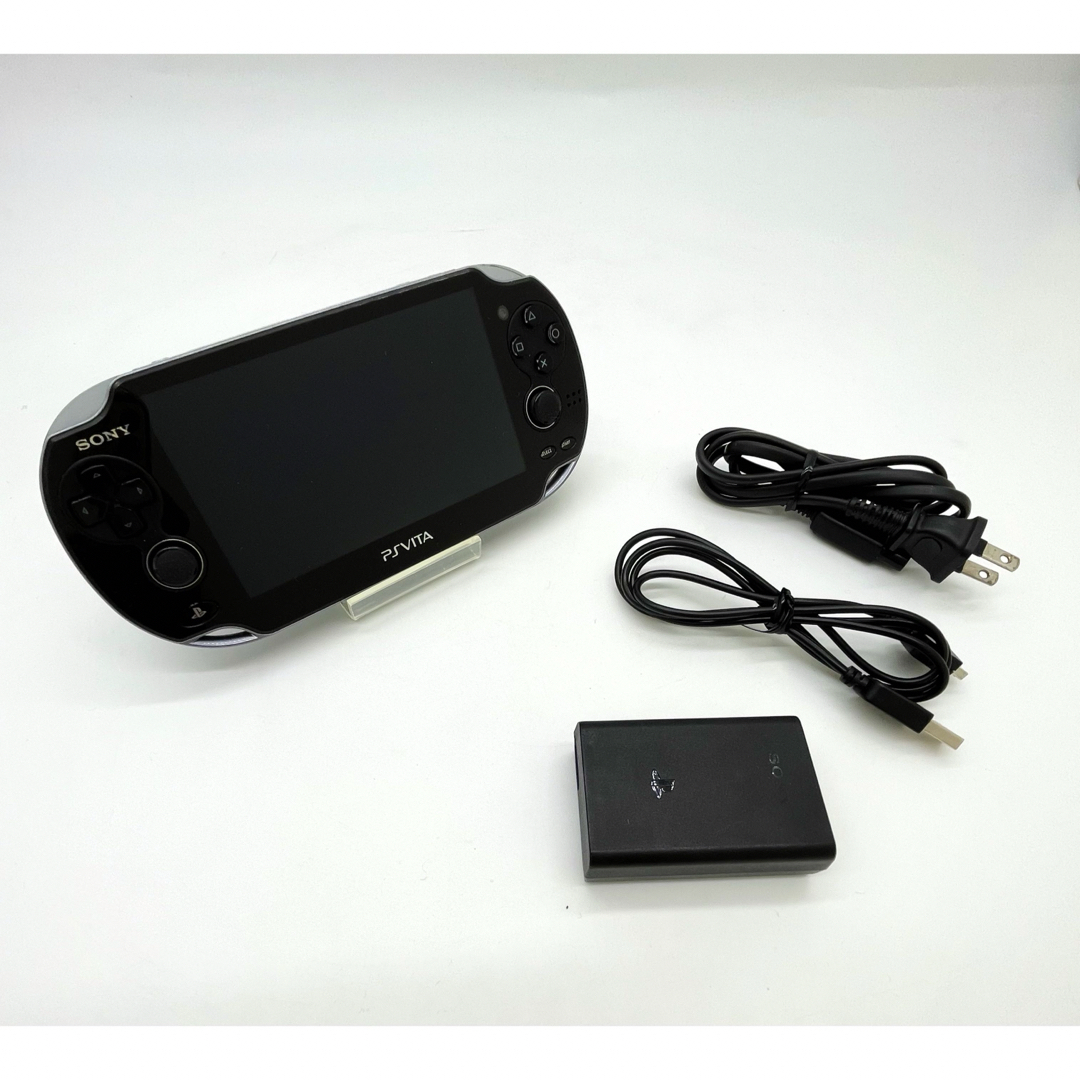 PlayStation Vita(プレイステーションヴィータ)のPS Vita  クリスタルブラック 限定版 (PCH-1100AB01) エンタメ/ホビーのゲームソフト/ゲーム機本体(家庭用ゲーム機本体)の商品写真