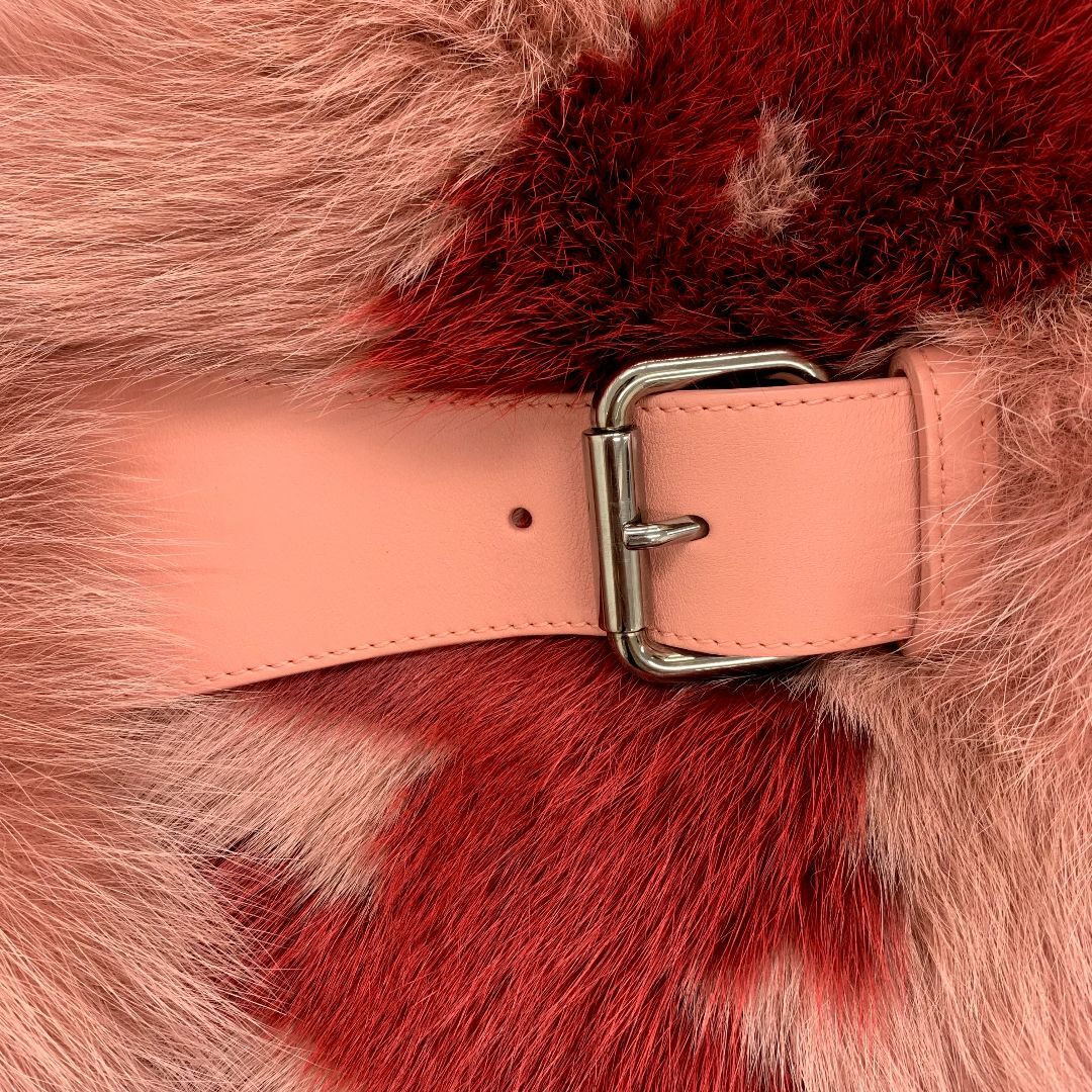 FENDI(フェンディ)の7995 フェンディ ファー ロゴ ベルト ティペット マフラー ピンク レディースのファッション小物(マフラー/ショール)の商品写真