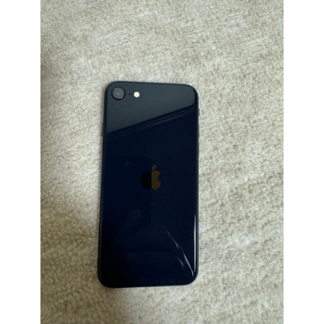 Apple(アップル)のiPhone SE (第3世代) スマホ/家電/カメラのスマートフォン/携帯電話(スマートフォン本体)の商品写真