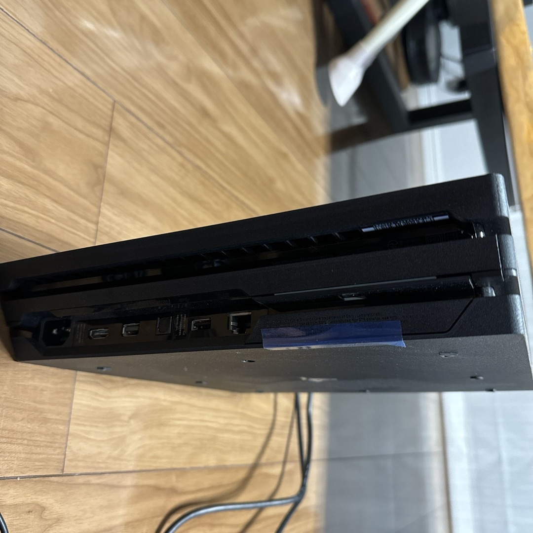 PS4 Pro 1TB CUH-7000B ジェットブラック エンタメ/ホビーのゲームソフト/ゲーム機本体(家庭用ゲーム機本体)の商品写真