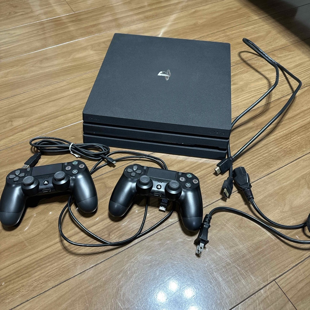 PS4 Pro 1TB CUH-7000B ジェットブラック エンタメ/ホビーのゲームソフト/ゲーム機本体(家庭用ゲーム機本体)の商品写真