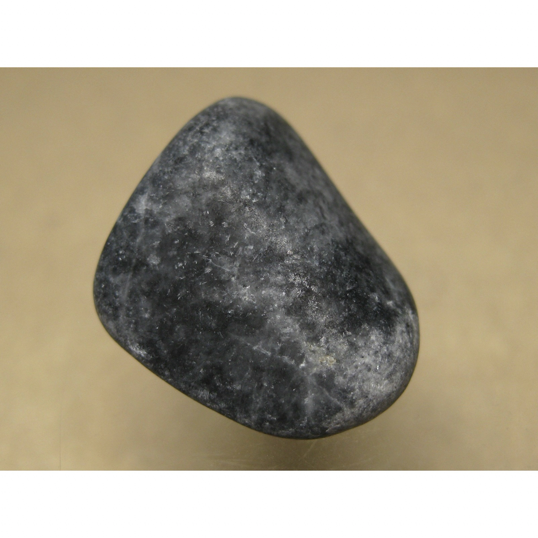 糸魚川翡翠 10g 黒ヒスイ 原石 ひすいの通販 by J-MAN's shop 糸魚川翡翠 10g 黒ヒスイ 原石 ひすいの通販 by J-MAN's shop