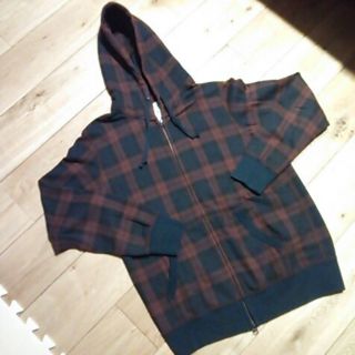 ユニクロ(UNIQLO)のチェックパーカーＸＬ(パーカー)