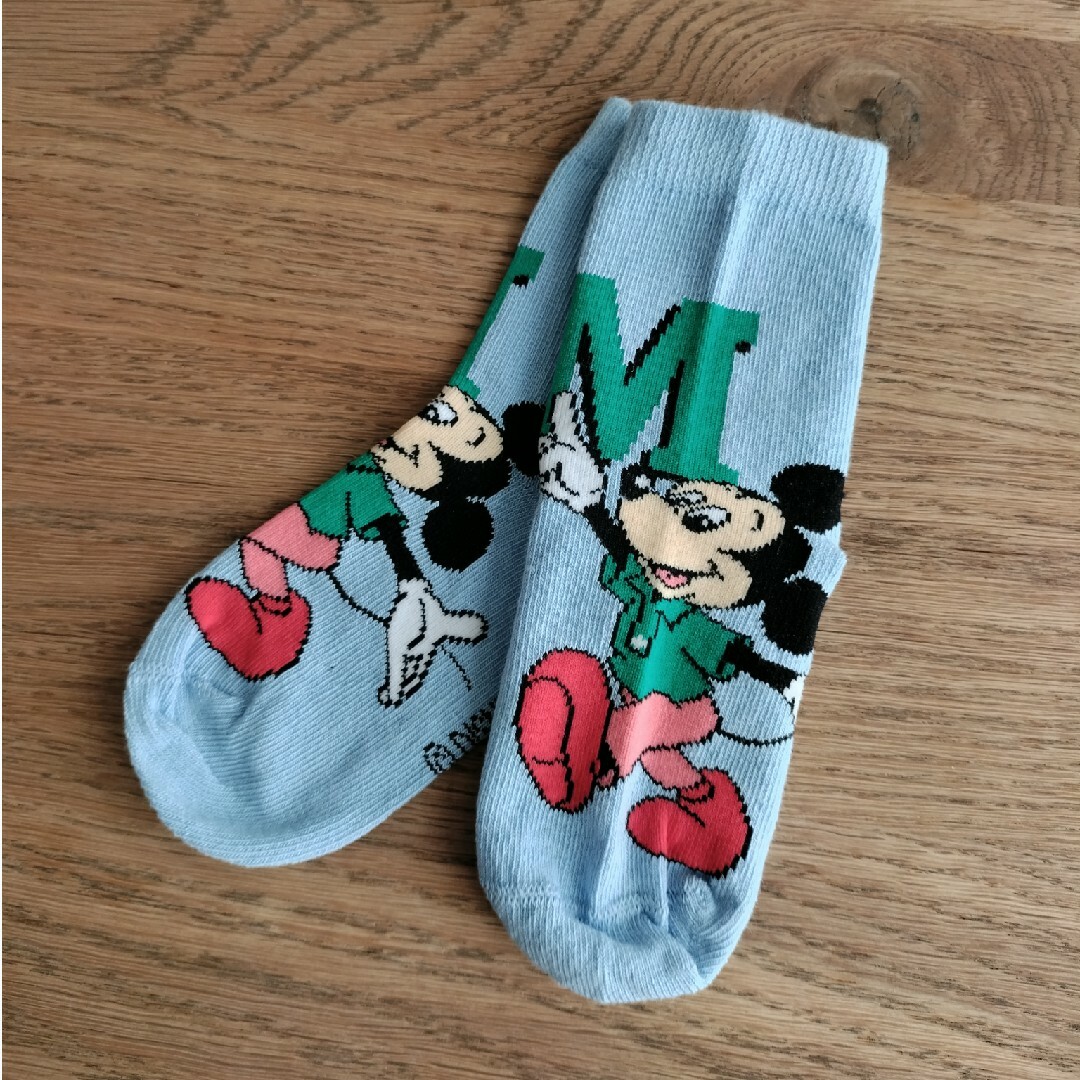 H&M(エイチアンドエム)の【H&M】Disney100 MICKEY キッズ靴下 2足 16-18cm キッズ/ベビー/マタニティのこども用ファッション小物(靴下/タイツ)の商品写真